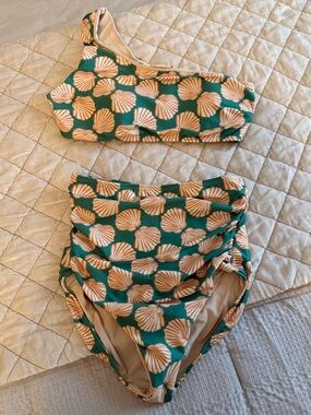 Hermoza Green Shell Print Two-Piece Bikini Set